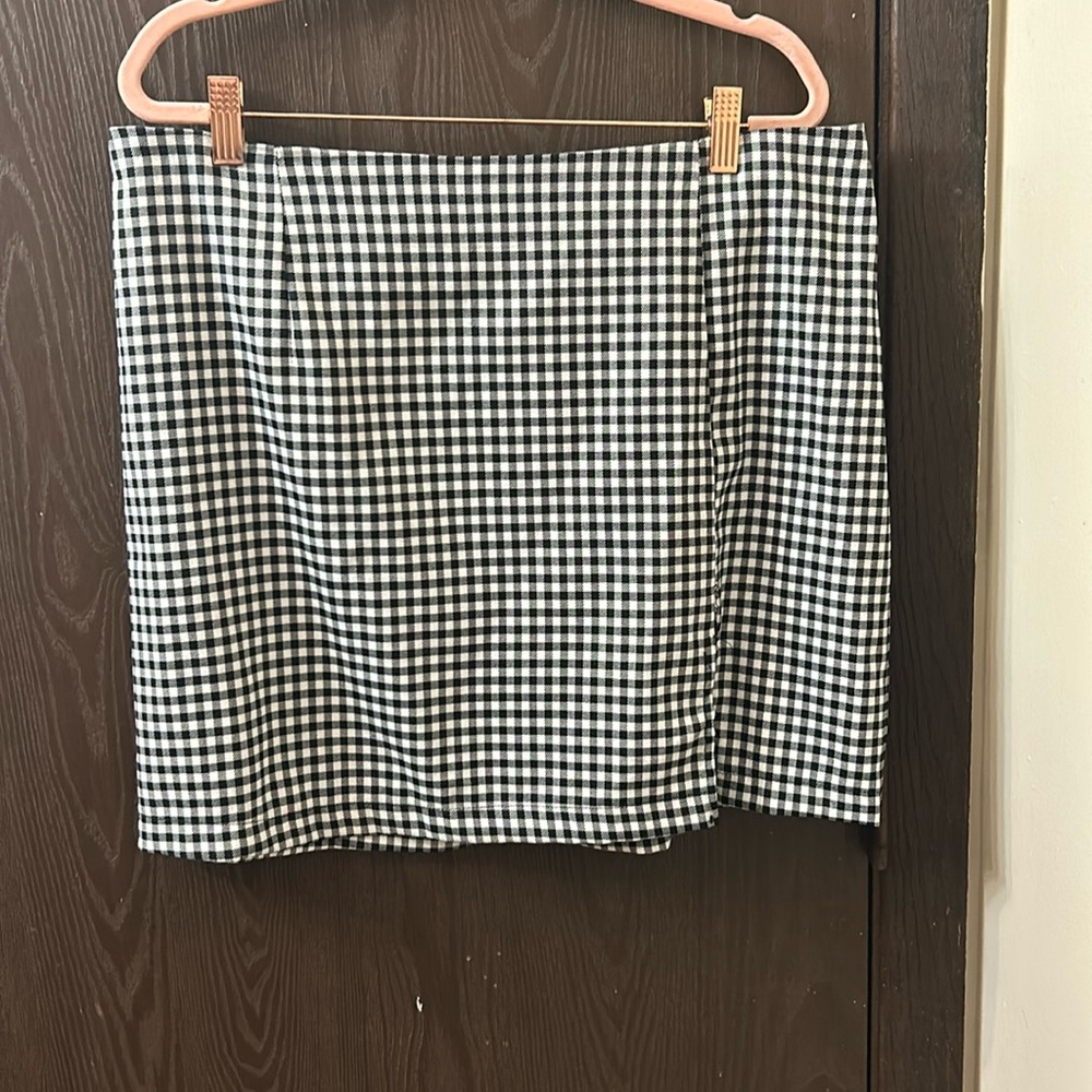 Checkered mini skirt